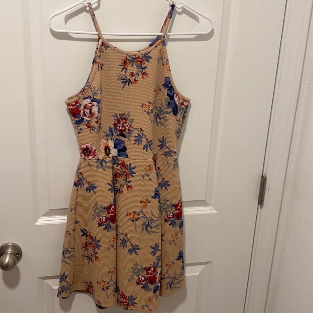 LOVE CHESLEY Halter beige flower dress size M